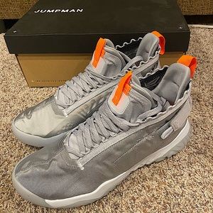 Air Jordan Proto-React Color: Wolf Grey/ Platinum Size: 10.5 in Mens